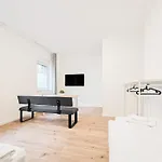 Appartement Tolstov - Monteurwohnung Mit 3 Zimmern , Terrasse Und Parkplatz Duisburg