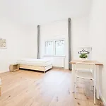 Tolstov - Monteurwohnung Mit 3 Zimmern , Terrasse Und Parkplatz Appartement