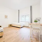Appartement Tolstov - Monteurwohnung Mit 3 Zimmern , Terrasse Und Parkplatz *