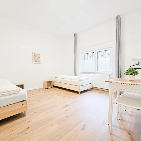 Tolstov - Monteurwohnung Mit 3 Zimmern , Terrasse Und Parkplatz Appartement *