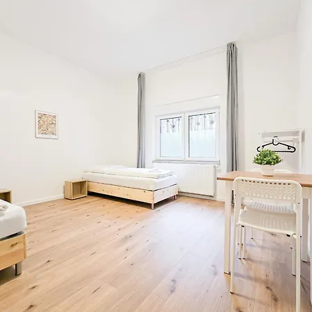 Appartement Tolstov - Monteurwohnung Mit 3 Zimmern , Terrasse Und Parkplatz *