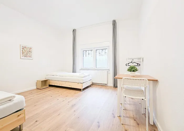 Tolstov - Monteurwohnung Mit 3 Zimmern , Terrasse Und Parkplatz Appartamento