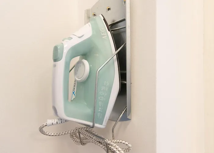 Tolstov - Monteurwohnung Mit 3 Zimmern , Terrasse Und Parkplatz * Duisburgo