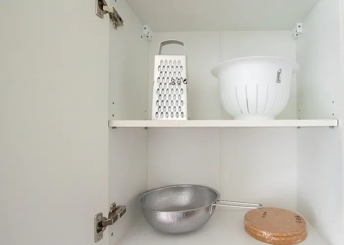 Appartamento Tolstov - Monteurwohnung Mit 3 Zimmern , Terrasse Und Parkplatz