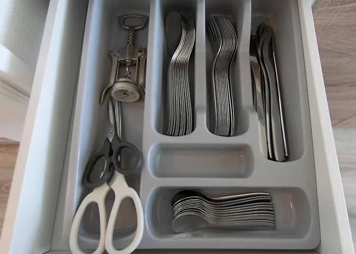 Tolstov - Monteurwohnung Mit 3 Zimmern , Terrasse Und Parkplatz Appartamento Duisburgo